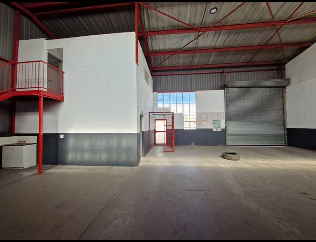 219M² WAREHOUSE TO LET IN JET PARK